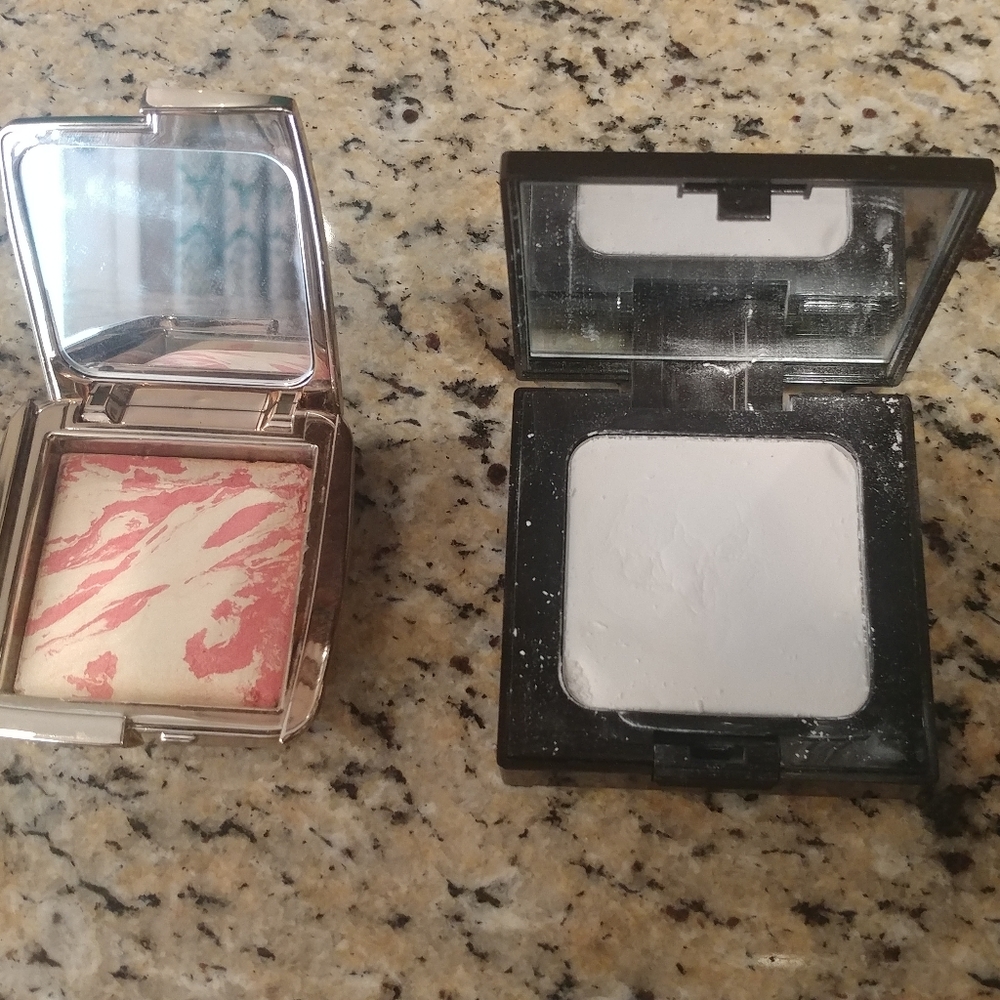Hourglass Blush diffused Laurie Mercer powder